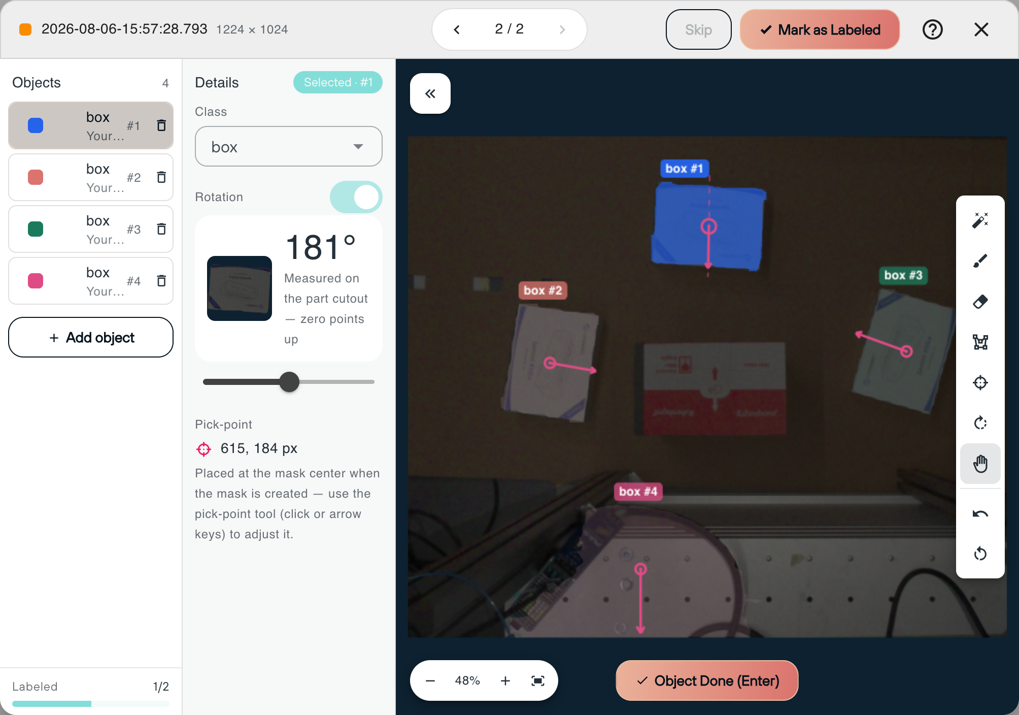The labeling editor with prelabeled objects — the selected object shows its rotation arrow